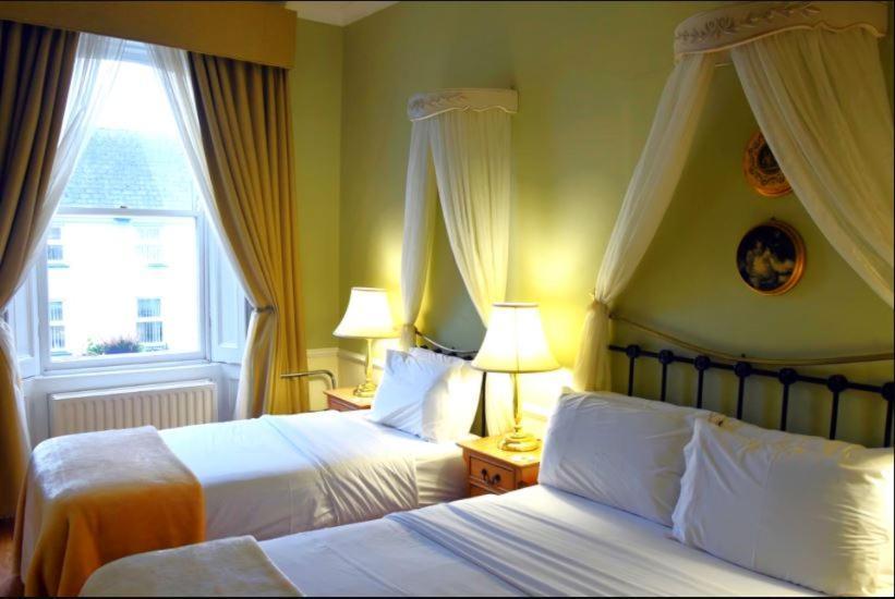 The Old Bank Bruff Family Town House Hotel Exterior photo